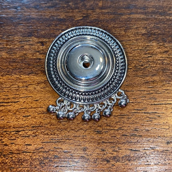 Magnolia and Vine Montage pendant or pin brooch, holds 1 original snap - Picture 2 of 5